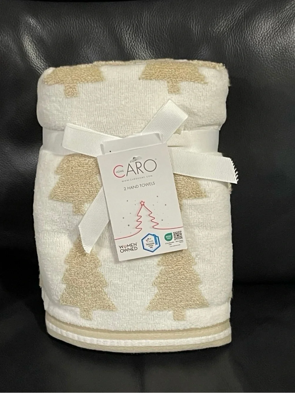 CARO HOME, Christmas Tree Hand Towels, Set of 2 - Christmas Trees Hand Towels